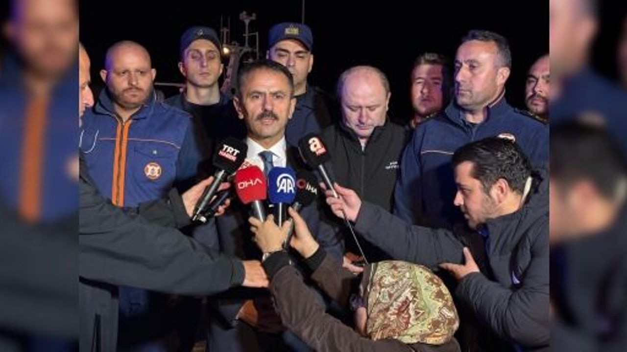 GEMİDEN TAHLİYE EDİLEN 25 PERSONEL TEDBİREN HASTANEYE GÖTÜRÜLDÜ