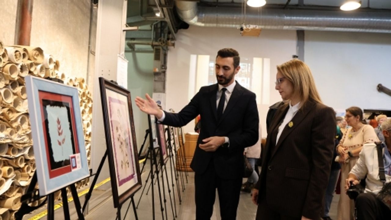 “Kağıtta Açan Çiçekler” Sanatseverleri Bekliyor