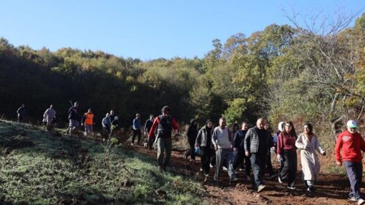 Körfez Belediyesi’nden Gençlerle Doğa Yürüyüşü