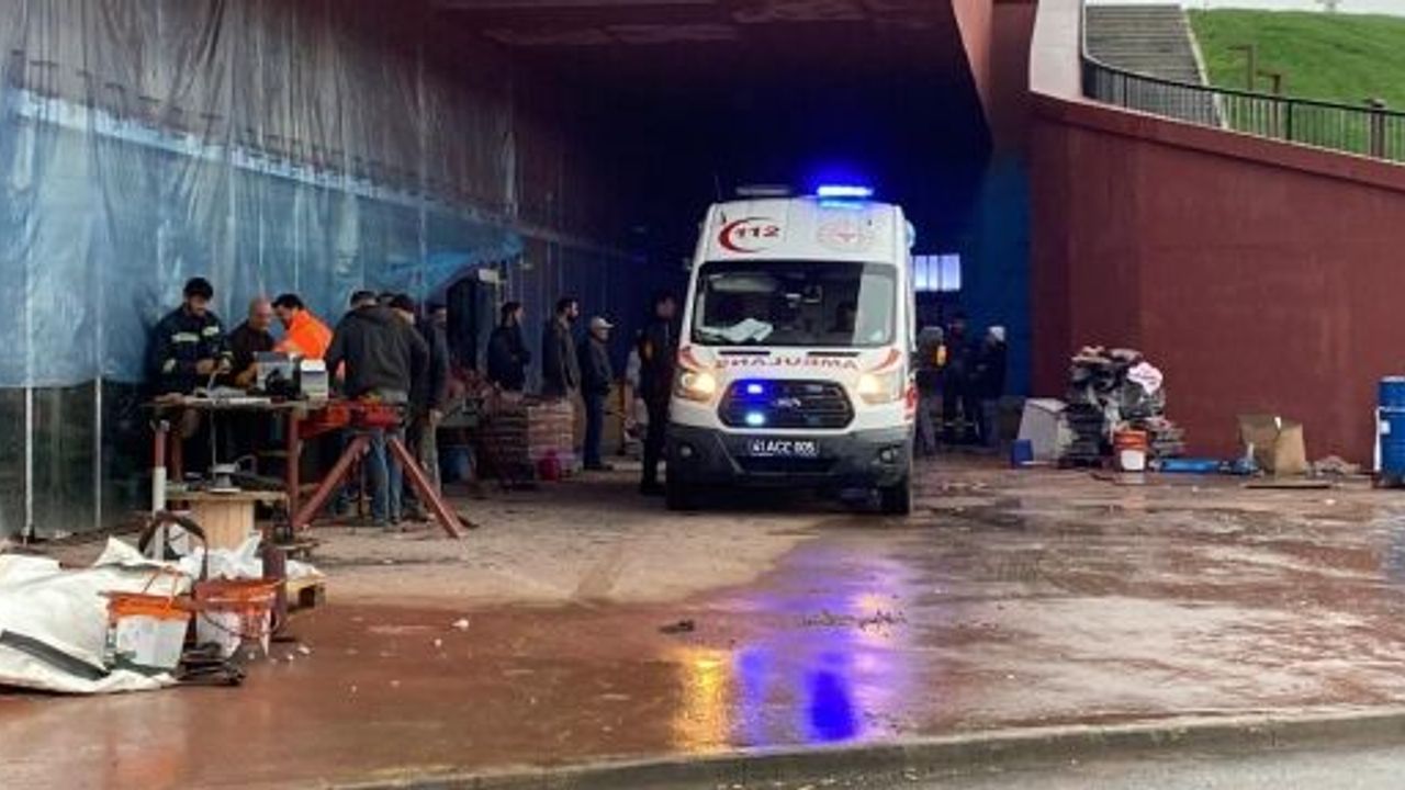 3 METRE DERİNLİĞİNDEKİ BOŞ AKVARYUMA DÜŞEN İŞÇİ YARALANDI