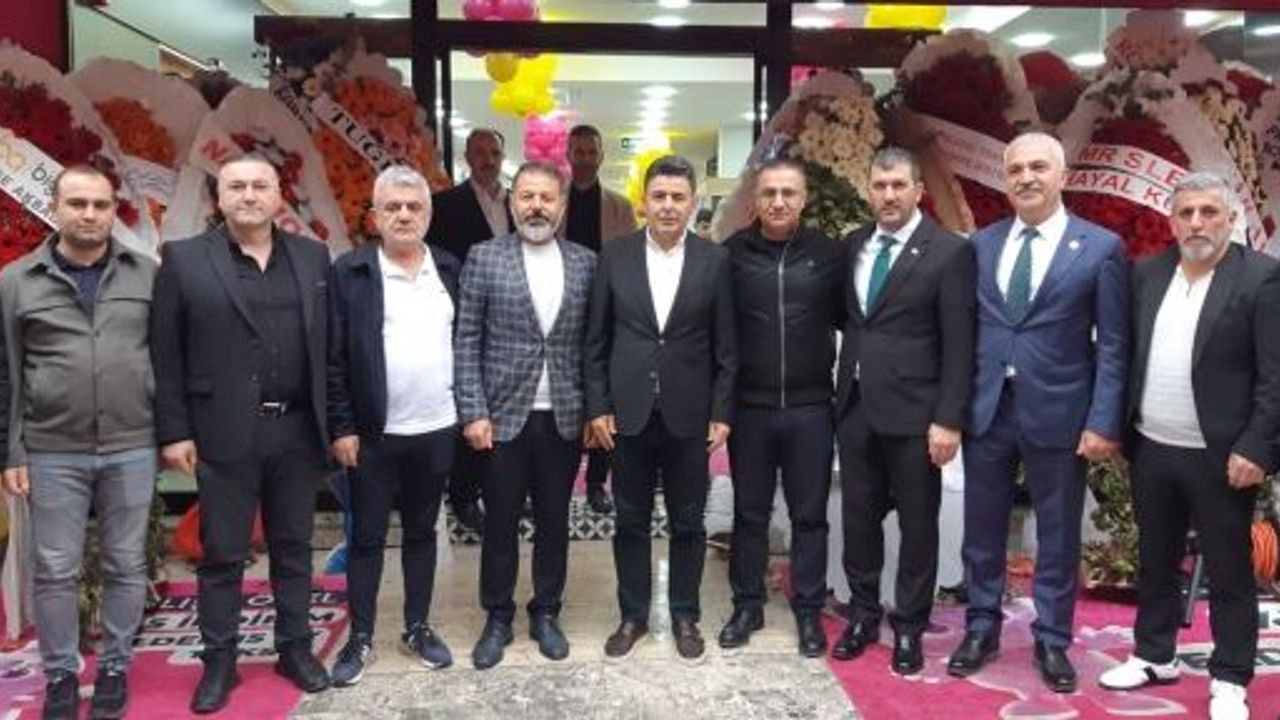 BAKAN YARDIMCISI OSMAN POYRAZ HEDEF AİLESİNİN MUTLULUĞUNU PAYLAŞTI