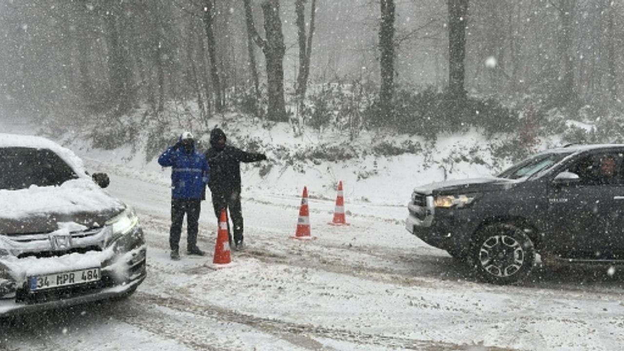 Büyükşehir Zabıtası Kar Kış Dinlemiyor