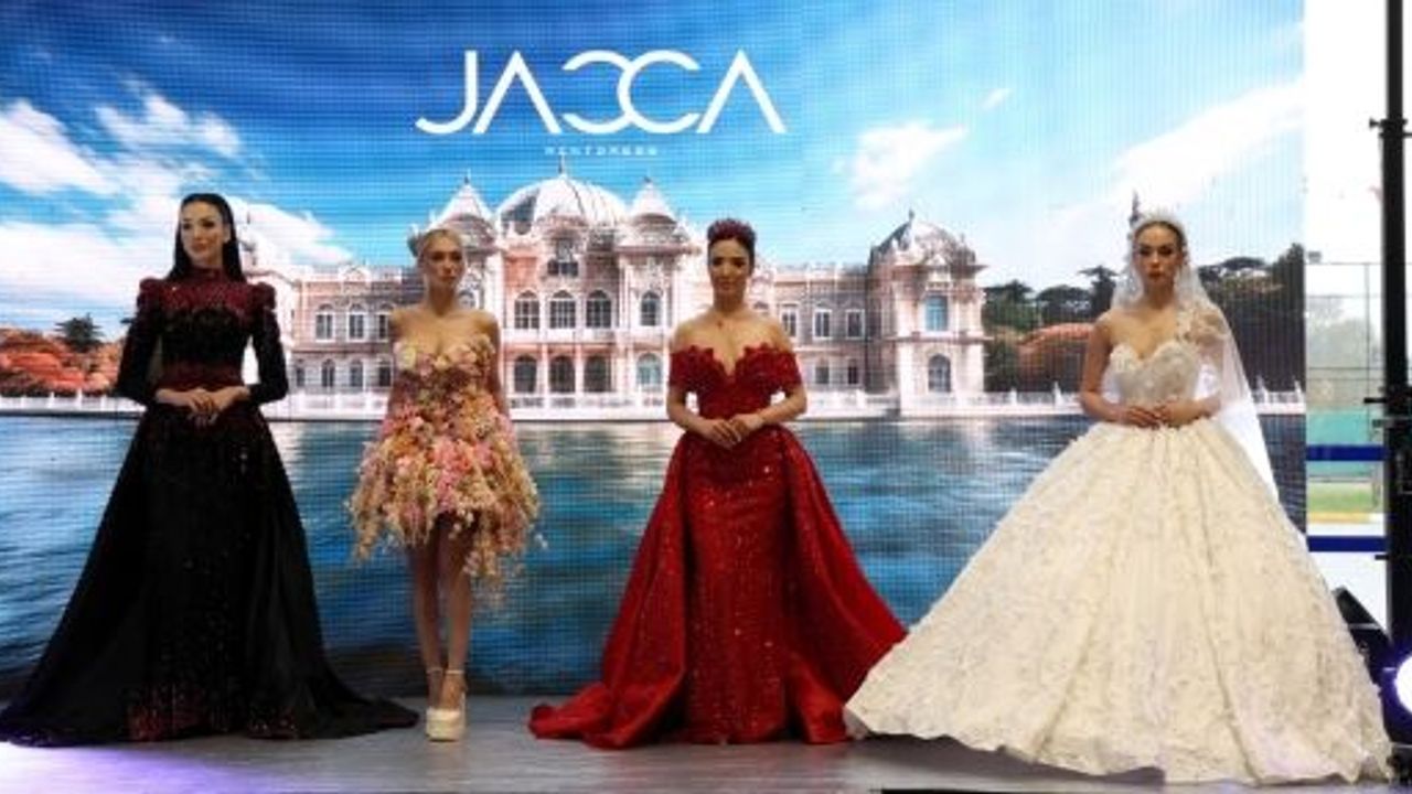 Evlilik Fuarı'nda Gelinlik Defilesi Büyüledi