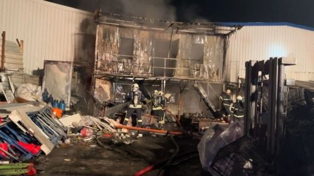 GERİ DÖNÜŞÜM DEPOSUNDA YANGIN: 1 YARALI