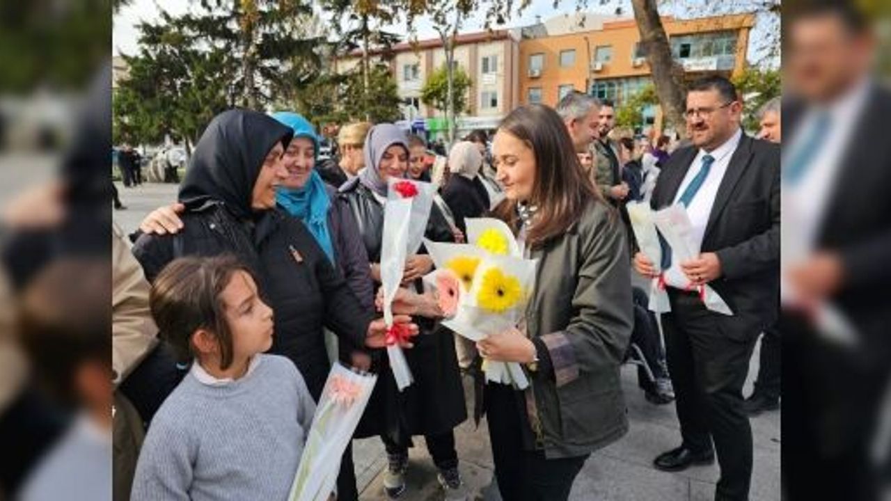 Gölcük’te 5 Aralık Dünya Kadın Hakları Günü Kutlandı
