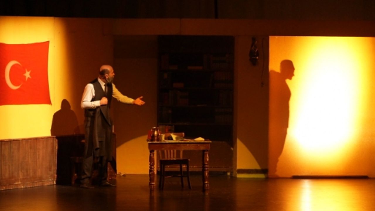 İstiklal Şairi Akif’e Tiyatro Sahnesinde Vefa