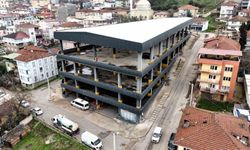 Dilovası'ndaki katlı otopark belediye hizmet binasına dönüştürülüyor