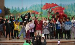 Gölcük'te öğrenciler için 'Ara Tatil Tiyatro Şenliği' başladı