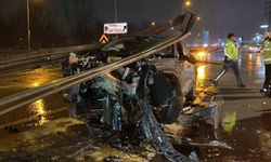 Ters yönden yola giren otomobil bariyerleri biçti: 1 yaralı