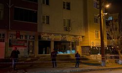 GEBZE’DE 5 KATLI APARTMANIN GİRİŞİNDE ÇÖKME OLUŞTU: VATANDAŞLAR TAHLİYE EDİLDİ