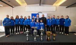 Başkan Büyükakın, Kağıtspor’un Başarılı Sporcularını Tebrik Etti