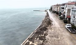 Büyükşehir’den Ulaşlı Sahiline Dalga Kırıcı Set
