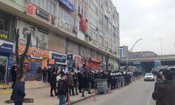 Dem Açıklama Yaparken Esnaf Türk Bayrağı Astı