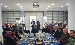 Kocaeli Aydınlar Ocağı Üyeleri İftar Yemeğinde Bir Araya Geldi