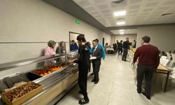 Vali Aktaş, İftarını İzmit Anadolu İmam Hatip Lisesi Öğrencileriyle Yaptı