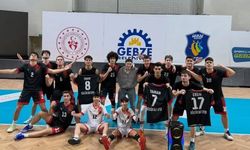 Gölcük Belediyespor genç erkek voleybol takımı üst üste 3. kez şampiyon