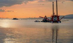 İzmit Körfezi'nden 1 Milyon 750 Bin Metreküp Dip Çamuru Temizlendi