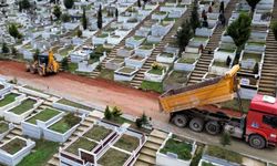 Kocaeli Kent Mezarlığı'nda su hattı yenileme çalışması