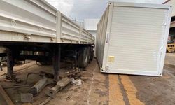 Kocaeli'de konteyner ile tır dorsesi arasında sıkışan işçi yaralandı