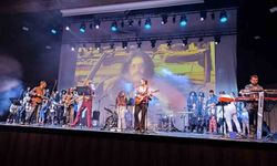 Kocaeli'de öğrenciler Barış Manço şarkılarıyla yarıştı