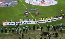 Kocaelispor ve Fenerbahçe sahaya 'küfüre karşıyız' pankartıyla çıktı
