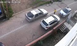 Otomobilin çarptığı 9 yaşındaki çocuk yaralandı: O anlar kamerada