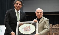 Usta Kalem Nurullah Genç, Kartepe’de Gönüllere Dokundu