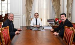 Kocaeli Erzurumlular Derneği Yönetimi, Vali İlhami Aktaş'ı Ziyaret Etti