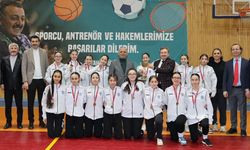 Körfez Ortaokullar Kız Voleybol Turnuvası'nda Şampiyon Petkim Ortaokulu Ve Simya Koleji
