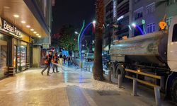 Çayırova'da bayram öncesi cadde ve sokaklar yıkanıyor