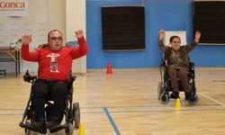 'Engellisin evlenemezsin' dediler, onlar akülü sandalyede zeybek oynuyor