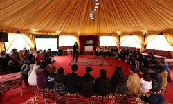 Otağ çadırında minik kitapseverler için imza günü