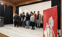 Beyaz Kalpler, Mehmet Akif Ersoy’u Andı