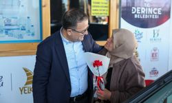 Başkan Gökçe’den Kadınlara Çiçek