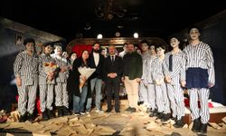 İzmit’in Yeni Sanat Sahnesi Bir Delinin Hatıra Defteri İle Açıldı