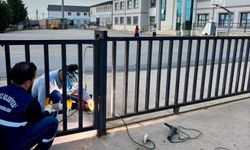 Körfez’de Eğitim Kurumlarına Destek Sürüyor