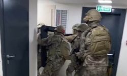 15 yıl hapis cezasıyla aranıyordu: Sahte avukat kimlikleriyle yakalandı