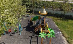 Çayırova'da parkların oyun grupları yıkanıyor