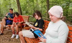 Orman Kütüphanesi'nde kuş sesleri eşliğinde okuma keyfi