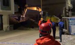 Temel kazısında toprak kaydı, çatırdama sesleri gelen 5 katlı bina boşaltıldı