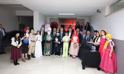 Derince’de Kitapların Işığı Sahneyi Aydınlattı