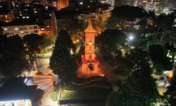 Saat Kulesi Gündüz Başka Gece Başka Güzel