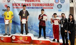 Körfezli Rafet ve Poyraz Kick Boksta Türkiye Üçüncüsü