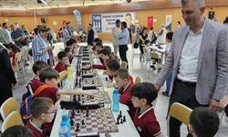 Gölcük’te 235 Öğrenci Satrançta En İyi Hamle Mücadelesine Başladı