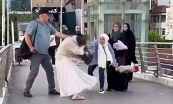 Üst geçitte hemcinsini darp etti: O anlar kamerada