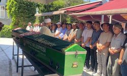 Tatil yolunda can veren anne ve kızı toprağa verildi