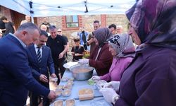 Vali Aktaş ve Başkan Büyükakın, Kartepe’de Aşure Etkinliğine Katıldılar