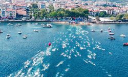 İzmit Körfezi'ni yüzerek geçtiler