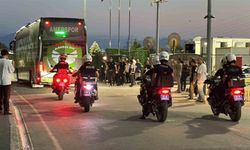 Kocaelispor- Amed SF maçı öncesi takımlar stada geldi