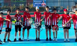 Körfez Belediyesi’nden gençlere ücretsiz tenis kursu